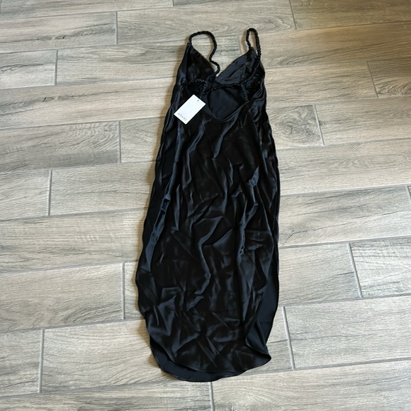Roari paras dress in black - Picture 3 of 8